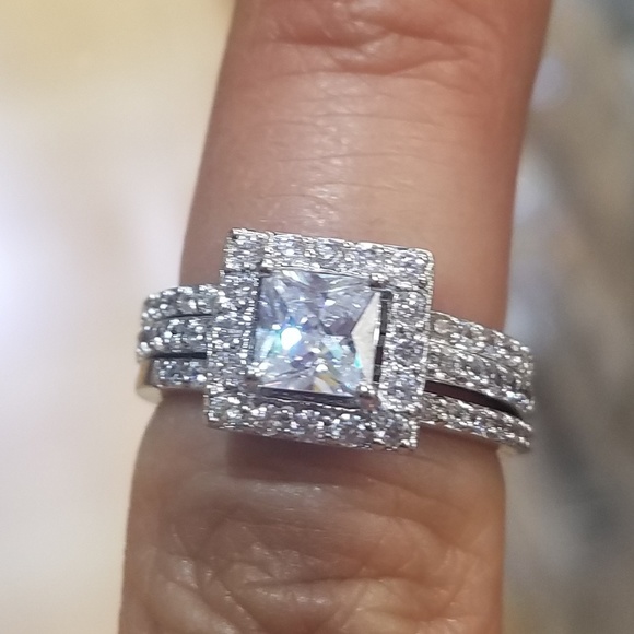 3pc set Engagement Ring and 2 Wedding Bands - Picture 2 of 8